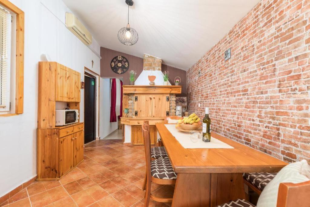 Apartment Mladenka Пула Екстериор снимка