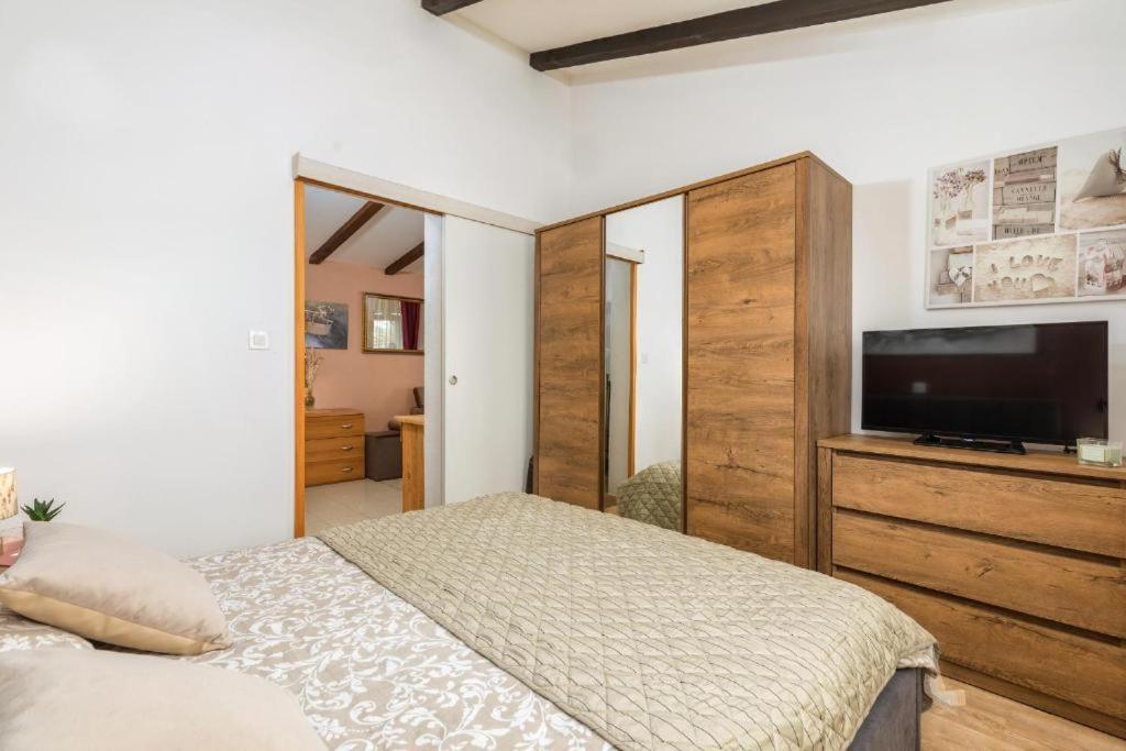 Apartment Mladenka Пула Екстериор снимка