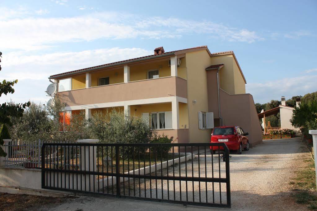 Apartment Mladenka Пула Екстериор снимка