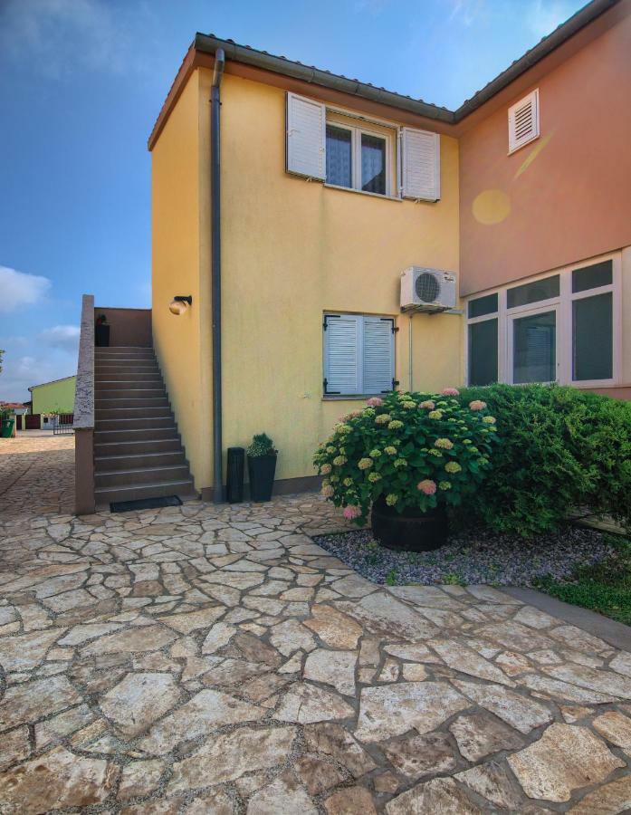 Apartment Mladenka Пула Екстериор снимка