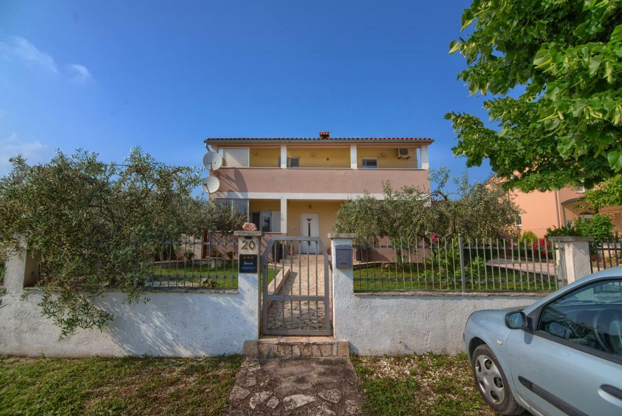Apartment Mladenka Пула Екстериор снимка