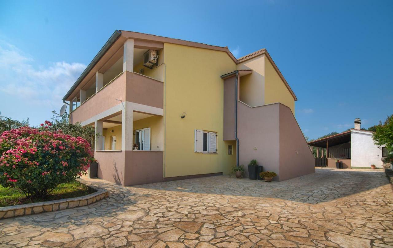 Apartment Mladenka Пула Екстериор снимка