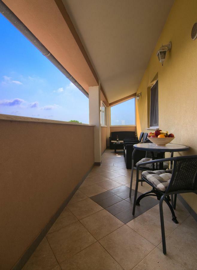 Apartment Mladenka Пула Екстериор снимка