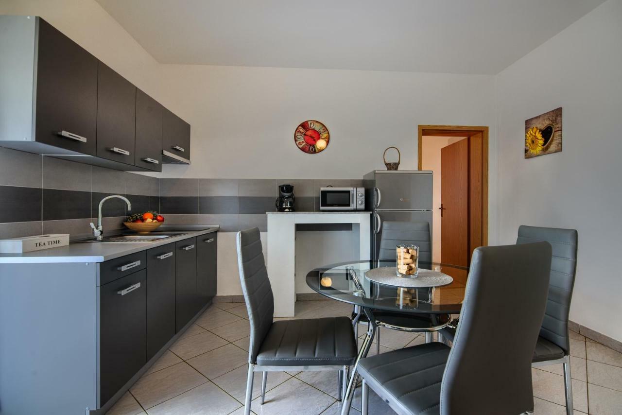 Apartment Mladenka Пула Екстериор снимка