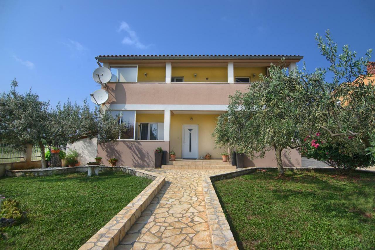 Apartment Mladenka Пула Екстериор снимка