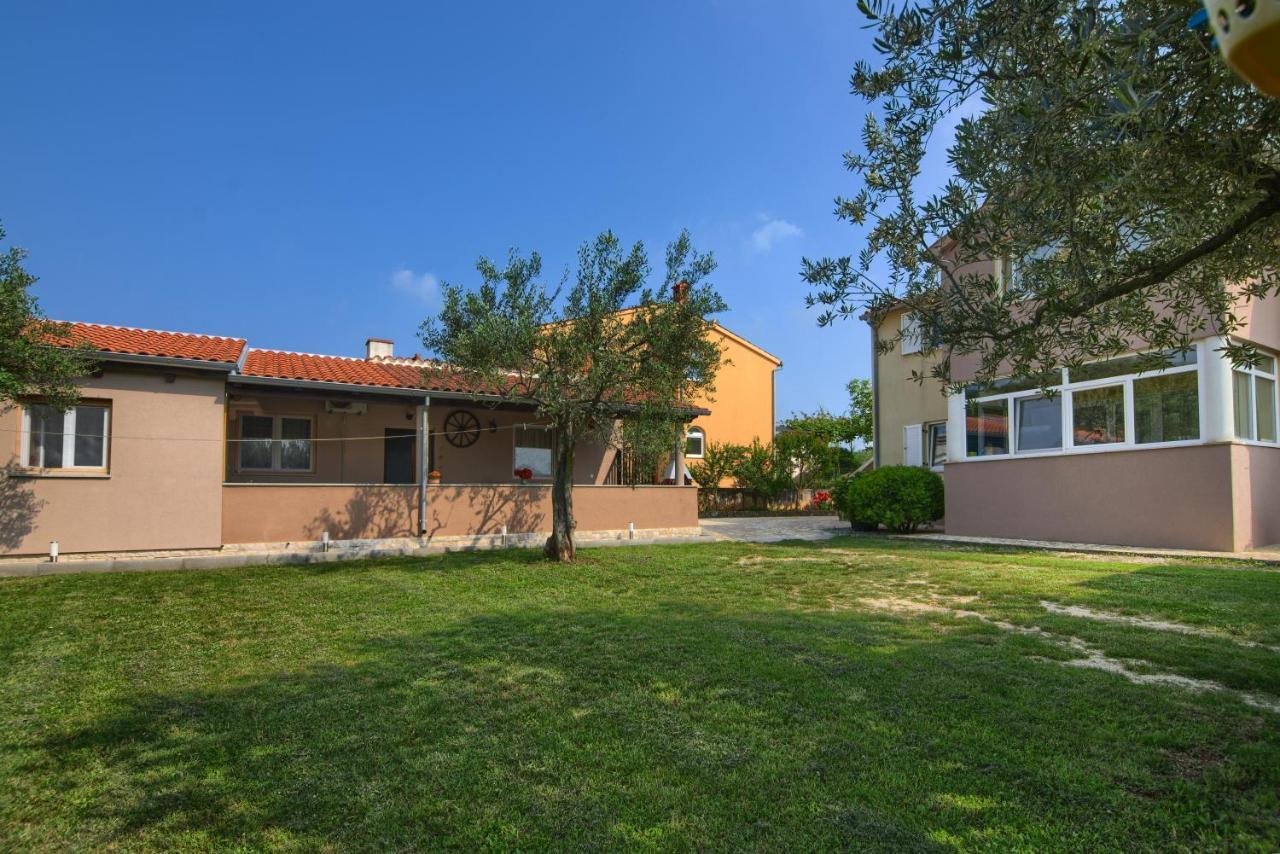 Apartment Mladenka Пула Екстериор снимка